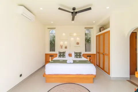 4 bedrooms Villa in Tibubeneng, Badung, Indonesia No. 13149 14