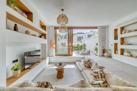 2 bedrooms Villa in South Kuta, Badung, Indonesia No. 12069 6