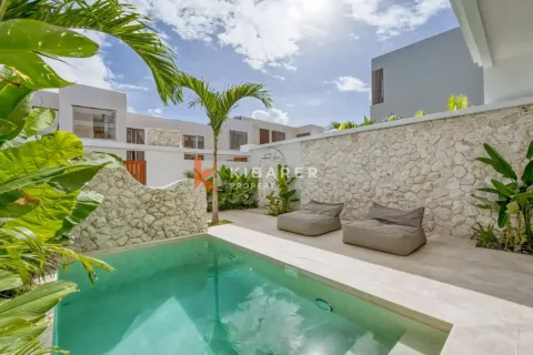 2 bedrooms Villa in South Kuta, Badung, Indonesia No. 12069 2