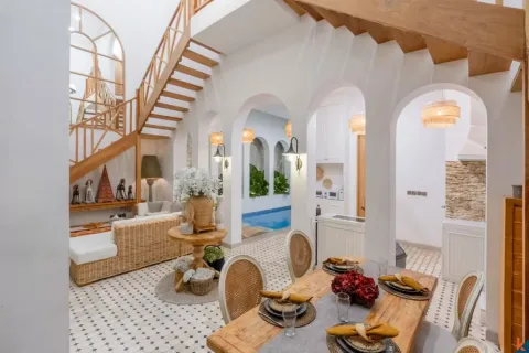 3 bedrooms Villa in Tibubeneng, Badung, Indonesia No. 10859 2