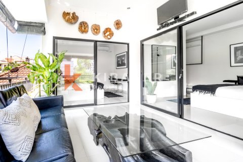 3 bedrooms Villa in Tibubeneng, Badung, Indonesia No. 12871 14