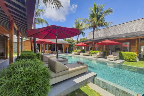 4 bedrooms Villa in Kerobokan, Badung, Indonesia No. 11451 8