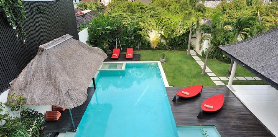 4 bedrooms Villa in Seminyak, Badung, Indonesia No. 922