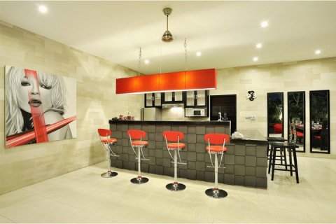 4 bedrooms Villa in Seminyak, Badung, Indonesia No. 922 12