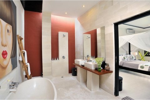 4 bedrooms Villa in Seminyak, Badung, Indonesia No. 922 5
