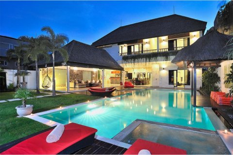 4 bedrooms Villa in Seminyak, Badung, Indonesia No. 922 3