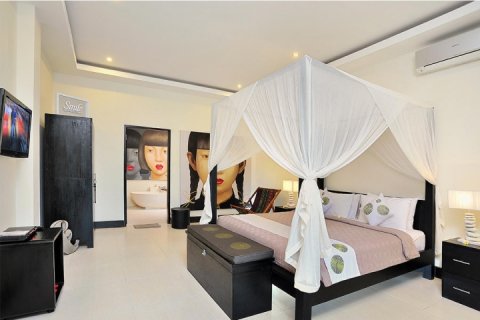 4 bedrooms Villa in Seminyak, Badung, Indonesia No. 922 10