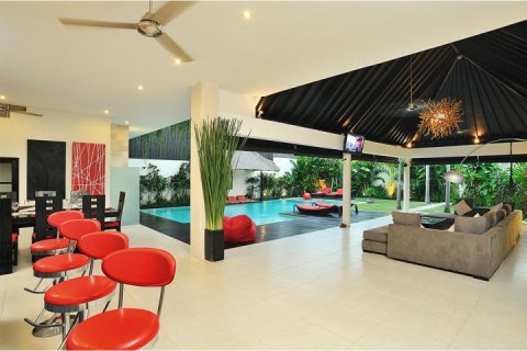 4 bedrooms Villa in Seminyak, Badung, Indonesia No. 922 18