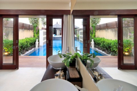 5 bedrooms Villa in Seminyak, Badung, Indonesia No. 924 17