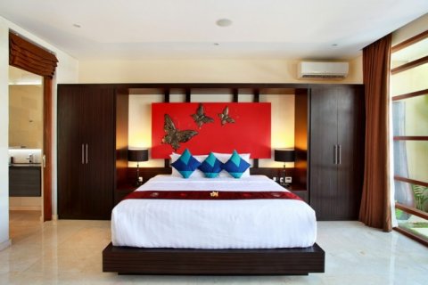 4 bedrooms Villa in Seminyak, Badung, Indonesia No. 904 24