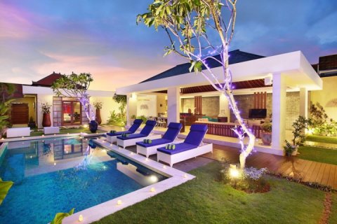 4 bedrooms Villa in Seminyak, Badung, Indonesia No. 904 3