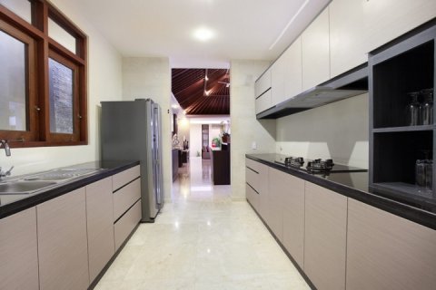 4 bedrooms Villa in Seminyak, Badung, Indonesia No. 904 9