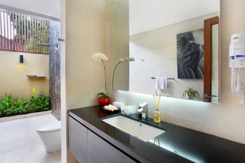 4 bedrooms Villa in Seminyak, Badung, Indonesia No. 904 12