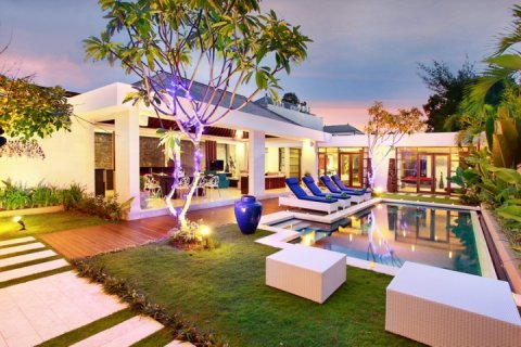 4 bedrooms Villa in Seminyak, Badung, Indonesia No. 904 2