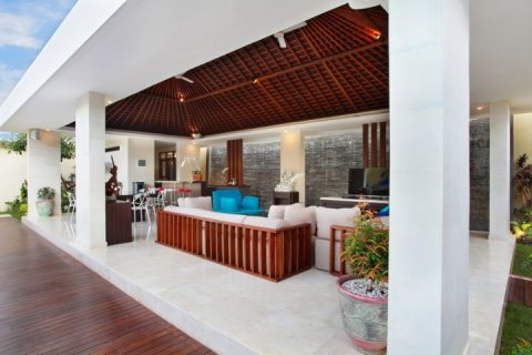 4 bedrooms Villa in Seminyak, Badung, Indonesia No. 904 8