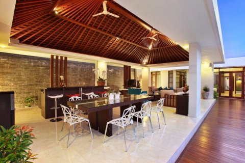 4 bedrooms Villa in Seminyak, Badung, Indonesia No. 904 5