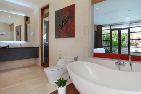 4 bedrooms Villa in Seminyak, Badung, Indonesia No. 904 19