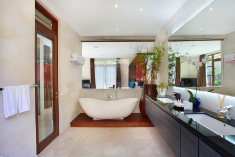 4 bedrooms Villa in Seminyak, Badung, Indonesia No. 904 15