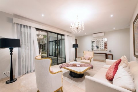 4 bedrooms Villa in South Kuta, Badung, Indonesia No. 905 24