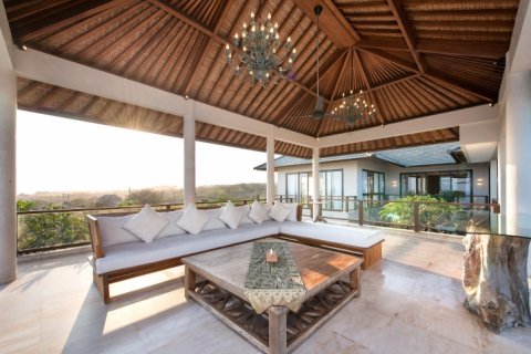 4 bedrooms Villa in South Kuta, Badung, Indonesia No. 905 3