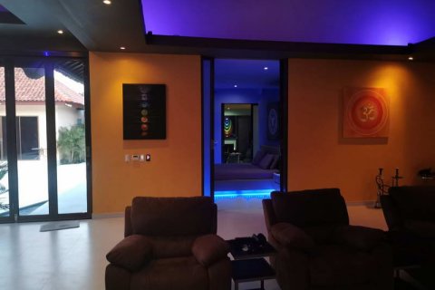 3 bedrooms Villa in Seminyak, Badung, Indonesia No. 9569 10