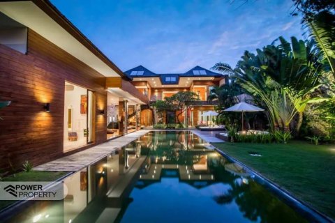 4 bedrooms Villa in Seminyak, Badung, Indonesia No. 8689 10