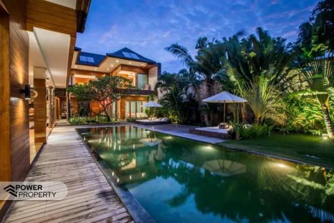 4 bedrooms Villa in Seminyak, Badung, Indonesia No. 8689