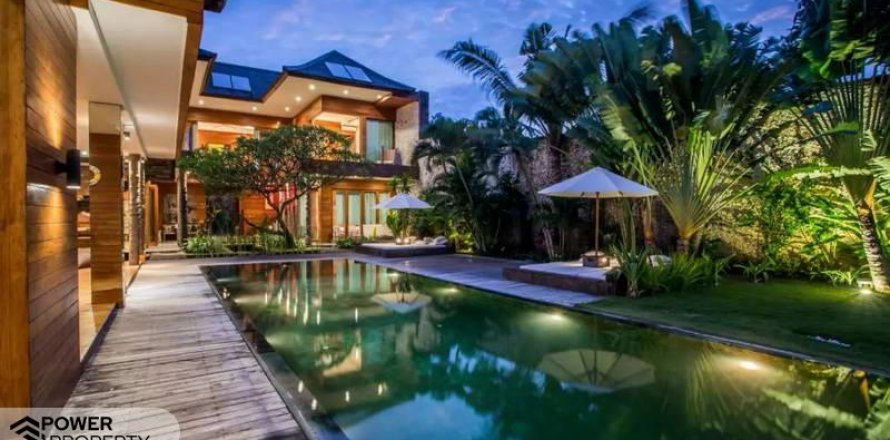 4 bedrooms Villa in Seminyak, Badung, Indonesia No. 8689