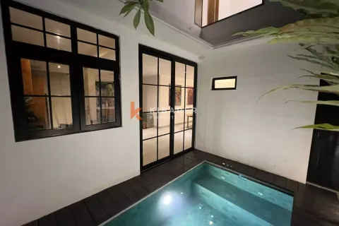 3 bedrooms Villa in Kerobokan, Badung, Indonesia No. 11782