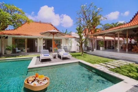 4 bedrooms Villa in Tibubeneng, Badung, Indonesia No. 11781 3