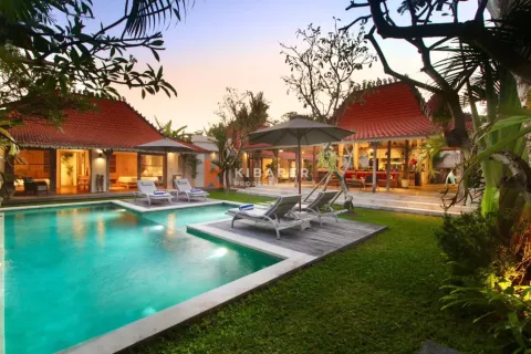 4 bedrooms Villa in Tibubeneng, Badung, Indonesia No. 11781 16