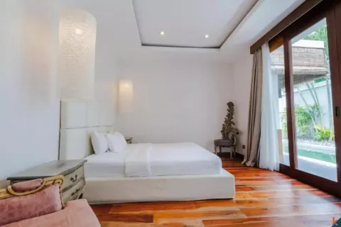 2 bedrooms Villa in Seminyak, Badung, Indonesia No. 10516 12