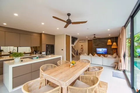 4 bedrooms Villa in Canggu, Badung, Indonesia No. 10570 6