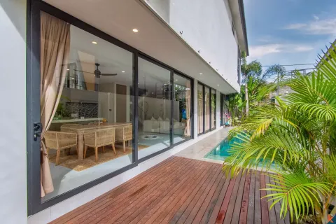 4 bedrooms Villa in Canggu, Badung, Indonesia No. 10570