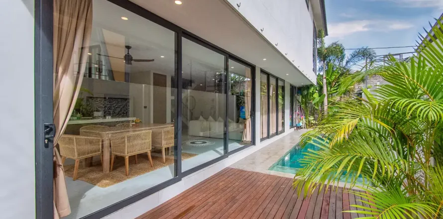 4 bedrooms Villa in Canggu, Badung, Indonesia No. 10570