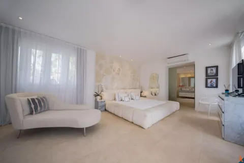 4 bedrooms Villa in Kuta, Badung, Indonesia No. 10573 7