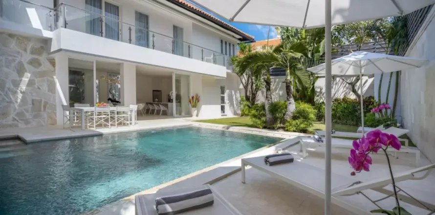 4 bedrooms Villa in Kuta, Badung, Indonesia No. 10573