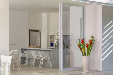 4 bedrooms Villa in Kuta, Badung, Indonesia No. 10573 4