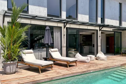 4 bedrooms Villa in Tibubeneng, Badung, Indonesia No. 10574 2