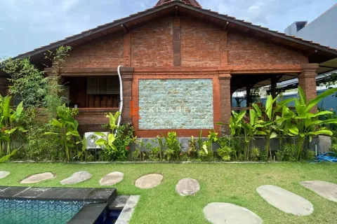 2 bedrooms Villa in Denpasar, Indonesia No. 12450