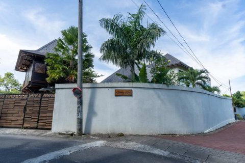 4 bedrooms Villa in South Kuta, Badung, Indonesia No. 7760 2