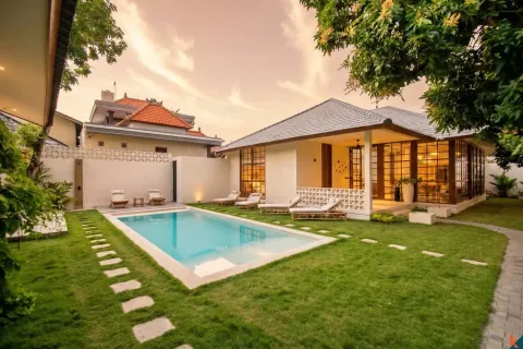 3 bedrooms Villa in Seminyak, Badung, Indonesia No. 10380