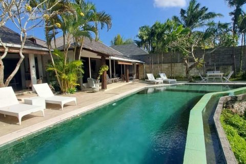 3 bedrooms Villa in Canggu, Badung, Indonesia No. 149 10