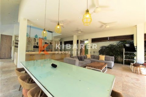 3 bedrooms Villa in Tibubeneng, Badung, Indonesia No. 13009 6
