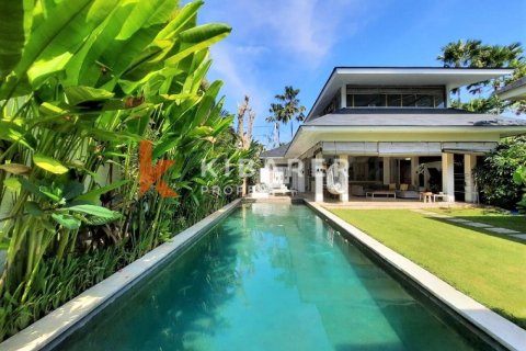 3 bedrooms Villa in Tibubeneng, Badung, Indonesia No. 13009 15