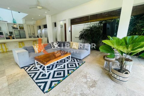 3 bedrooms Villa in Tibubeneng, Badung, Indonesia No. 13009 22