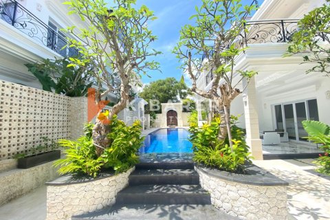 3 bedrooms Villa in Ungasan, Badung, Indonesia No. 12863 3
