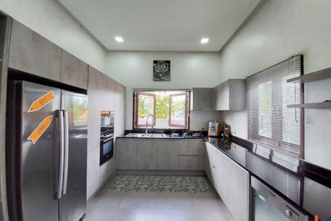 4 bedrooms Villa in South Kuta, Badung, Indonesia No. 11602 16