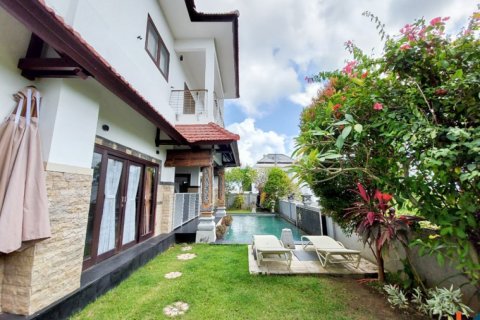 4 bedrooms Villa in South Kuta, Badung, Indonesia No. 11602 6