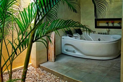 6 bedrooms Villa in Legian, Kuta, Badung, Indonesia No. 10514 4